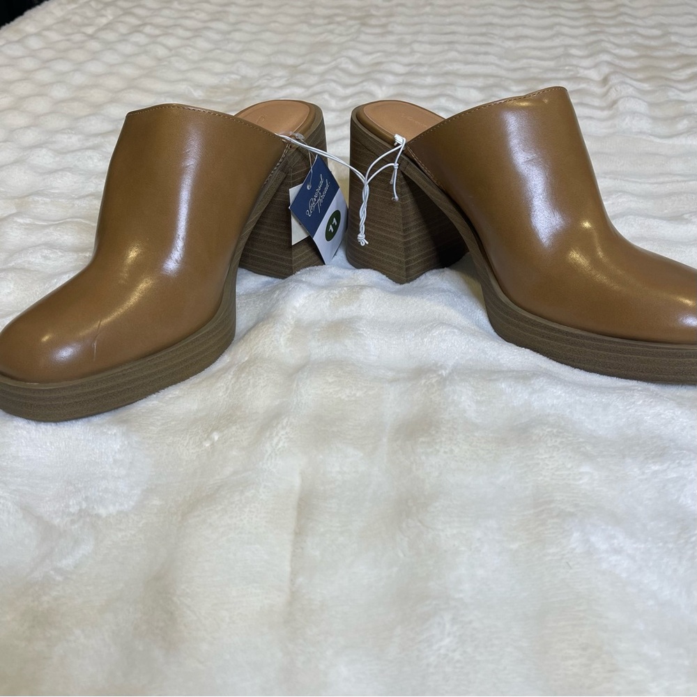 Universal Thread Tan Mules - Picture 6 of 16